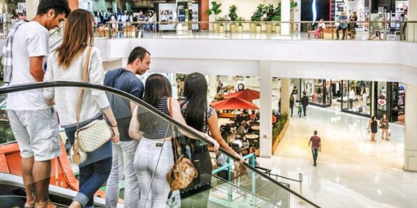 Shoppings-centers-brasileiros-fazem-parceria-de-vendas-com-a-Amazon-696x464[1]